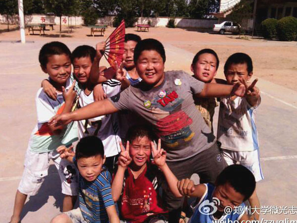 7��17�գ����ƻ��s�Q��������������ٿh�R��ƺ�l(xi��ng)��?j��ng)_С�W(xu��)��ȭ��С꠆T����Ȼ�����ڵ��ž������������ڞ��������ݴ�W(xu��)��΢�⡱־Ը�߈F��e�k�ĵ���ˇ�R�����ʂ���