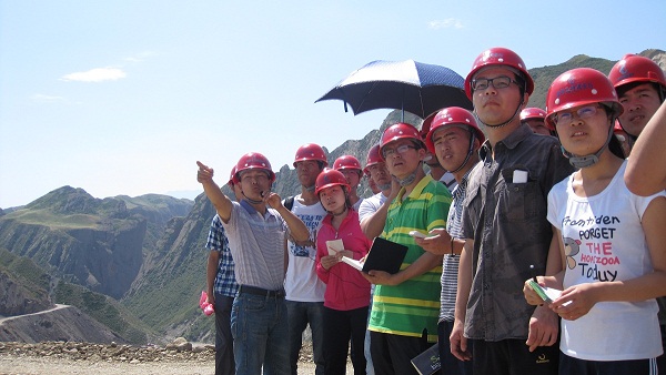 7��9����ʯ���Ӵ�W(xu��)��������顱�F꠵ڶ���ǰ����˹����ˮ���м~���̣������{(di��o)�п�˹����ˮ���м~���̵ĵ��|(zh��)��r���D��꠆T�����J�� ȡ�����ώ����v����