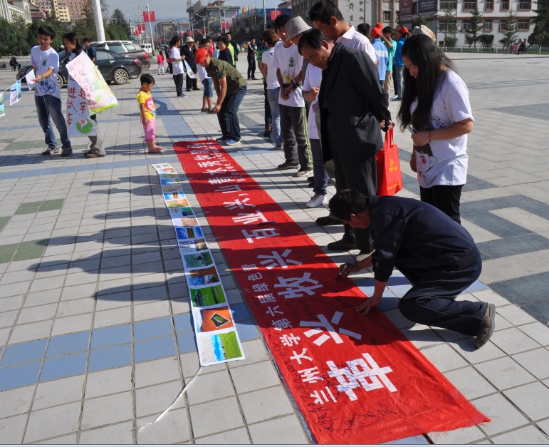 7��19�գ��m�ݴ�W(xu��)�����þGɫ�I(y��ng)����ף�������οh�����V��(ch��ng)���չ�_(k��i)���_(k��i)�I(y��ng)�xʽ���I(y��ng)�T��ͨ�^(gu��)�·f�����w����(b��o)�͈DƬ���ڏV��(ch��ng)�������������S��������P(gu��n)ע�c�v�㡣�D�������ڗl�����������Լ��ĺ����͸�����