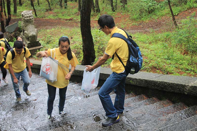 ��ǧ�{ɽ����ͽ����߻��(d��ng)�����(du��)�T����ʰ���^(q��)�����������Ƶĭh(hu��n)�����С�