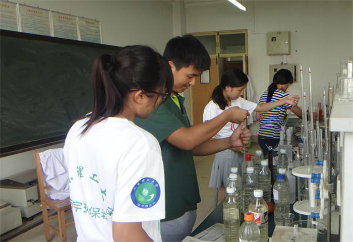 �(du��)�T��?c��)ڌ?sh��)�(y��n)�Ҍ�(du��)�ɼ��؁���ˮ���M(j��n)�Ќ�(sh��)�(y��n)����,����(du��)��Ҫ����ˮ�ӵ�PH�������늌�(d��o)���������ȹ����(xi��ng)ָ��(bi��o)�ęz�y(c��)����(sh��)��(j��)�M(j��n)��̎����