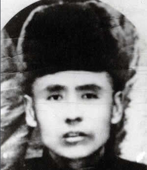 ���F÷��1893��1934�����������|����Ϫ��1931��10����Ѯ�����F÷�������|�������l(w��i)܊�����ڵ��|���P����ᶎr���f��һ�����(d��ng)��1932��3�����|���񱊿��վȇ�(gu��)��(hu��)ί�����F÷��|�����x��܊��28·܊˾�1934��5��30���������F÷����͢�o���I(l��ng)�Ăα��°����(du��)���@��1934��9��28��ҹ�����F÷����܊�ٰ�񽵟o(w��)Ч�±�������1935�깲�a(ch��n)�h�l(f��)���ġ���һ���ԡ������Q���ǡ���ȇ�(gu��)�����|������Ӣ�ۡ���1988�걻׷�J(r��n)�������ʿ��2014��9��1���������������������ĵ�һ��300����������Ӣ�Һ�Ӣ��Ⱥ�w�����