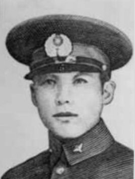 鐺��ģ�1916�꣭1937��8��17�գ����|�����(zh��n)������܊��5���մ��(du��)�w�ІT�� ����һ�ˡ���׃�����܊����У���ڮ��I(y��)��1937��8��17�������ٵ�����(du��)�Zը�Ϻ����Ĵ�·��܊�܊˾��r(sh��)�����ձ�܊�(du��)֮�����ړ������C(j��)��������鐺�����������딳����┵(sh��)ʮ���ձ�ʿ������������鐺��Ĳ�������(d��ng)�����w�ІT����֘�����������܊��֮�������һ�w�ӏ��Ԛ�ѳ��(gu��)��������������һ����������Ӣ�ҡ�