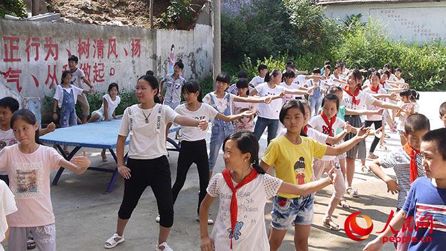 ���ϿƼ���W(xu��)��һ��һ·���x��(w��)֧���c����(zh��n)��ؚ�{(di��o)�Ќ��`�F(tu��n)��������ꖿh��¹ɽ�(zh��n)�u�ŸG���_չ�x��(w��)֧�̺ͷ�ؚ�{(di��o)�����D��־Ը�߽̺��ӂ�̫�Oȭ�����F(tu��n)��ṩ��