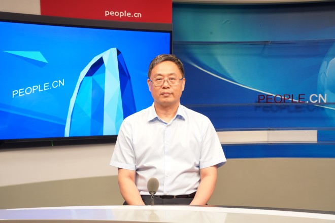 中國藝術(shù)研究院院長、黨委副書記周慶富做客人民網(wǎng)。張力洋攝